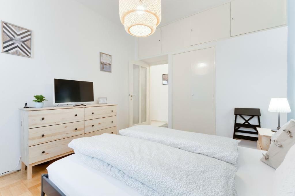 Apartment Alex Prag